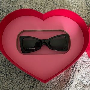 The Marc Jacobs 553/S modern cat.